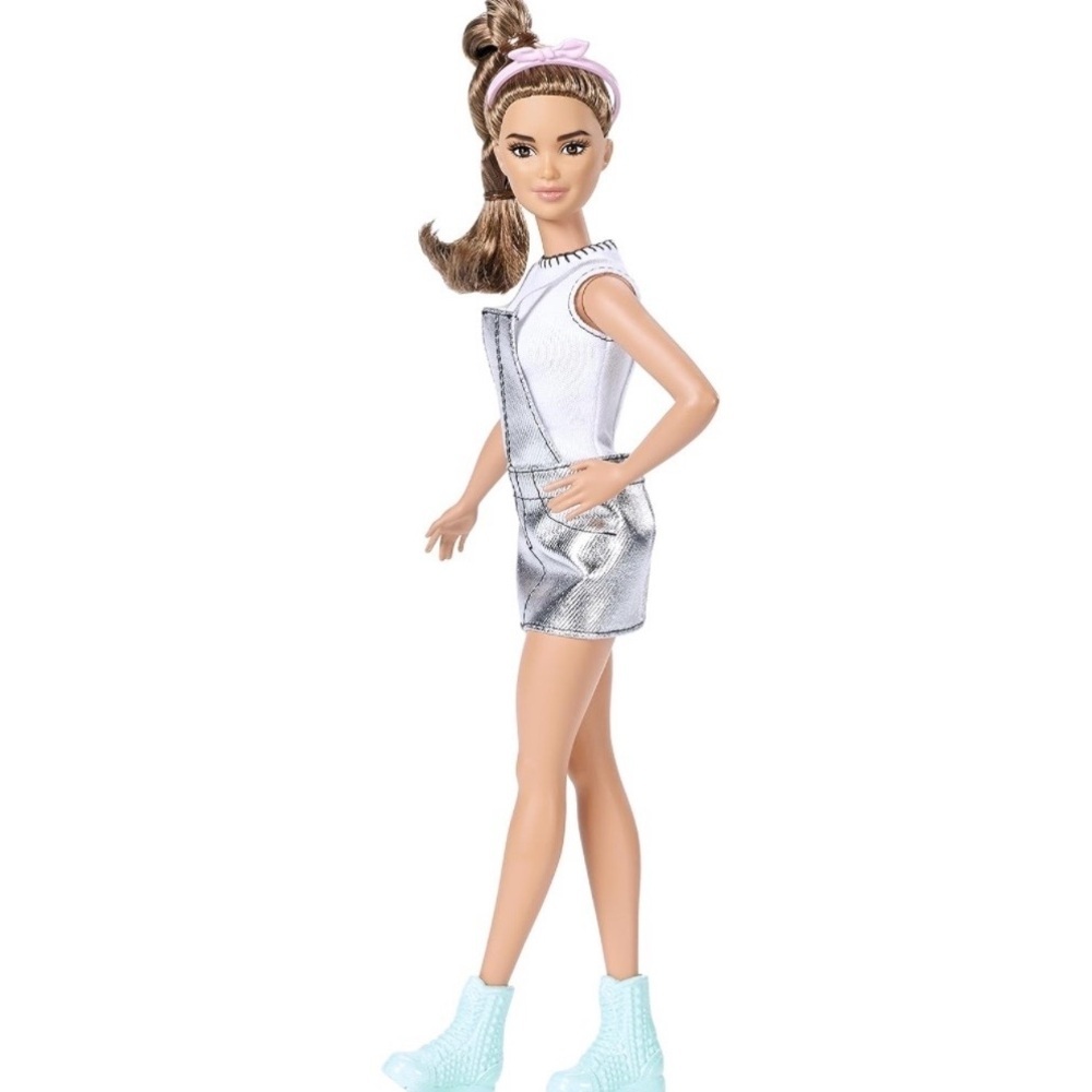 Barbie Fashionistas Doll with Silver Outfit - Picture 3 of 9